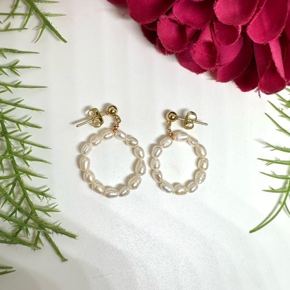 Saval Jewelry Jewelry - NEW⚜️Freshwater Pearl Beaded Hoop Earrings